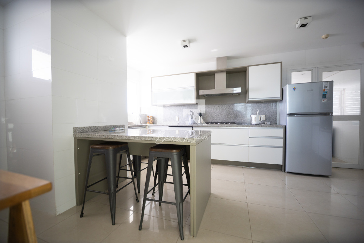 Apartamento ID.739 - Aquarela duplex  4 dormitorios en venta. Playa Mansa. Punta del Este