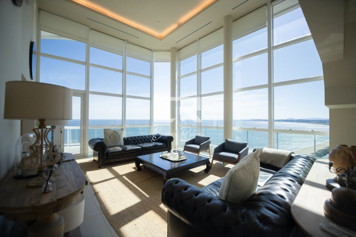 Apartamento ID.739 - Aquarela duplex  4 dormitorios en venta. Playa Mansa. Punta del Este