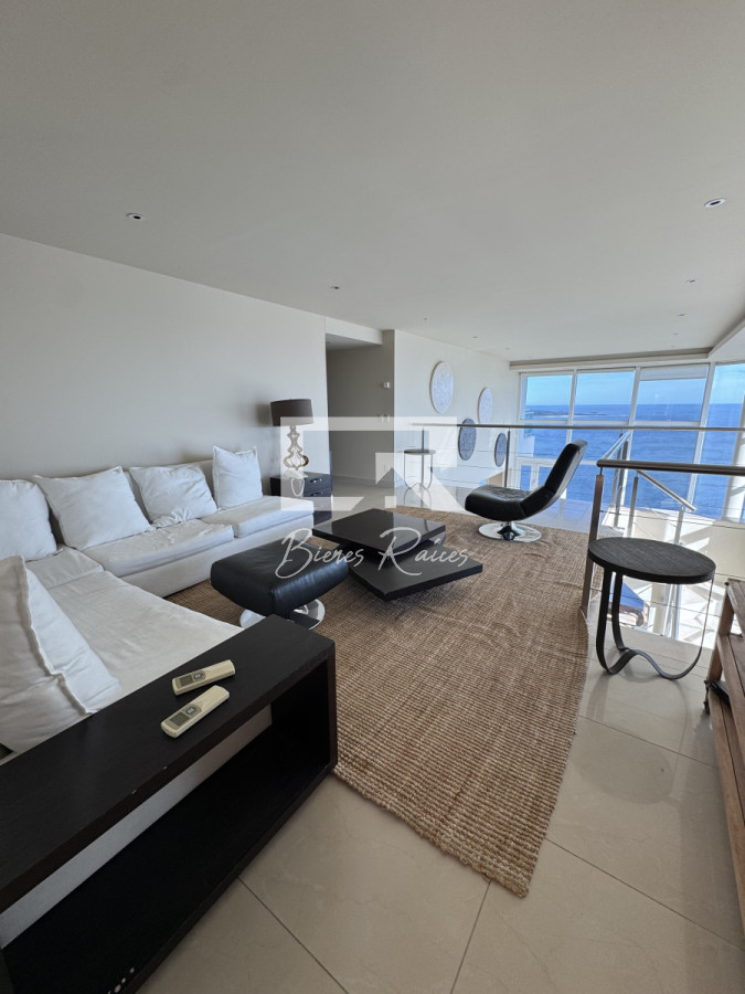 Apartamento ID.739 - Aquarela duplex  4 dormitorios en venta. Playa Mansa. Punta del Este