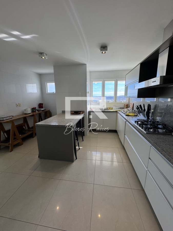 Apartamento ID.739 - Aquarela duplex  4 dormitorios en venta. Playa Mansa. Punta del Este