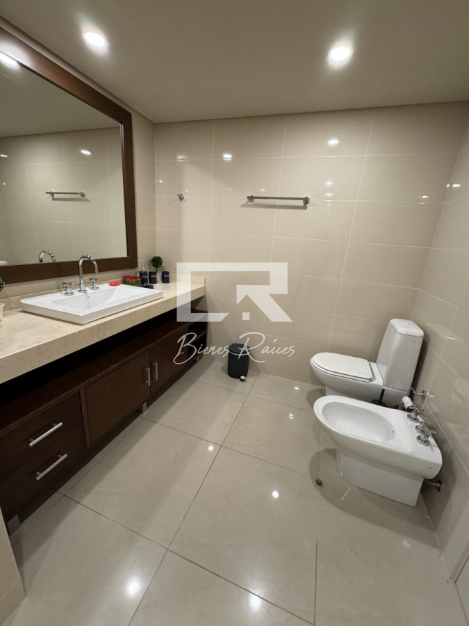 Apartamento ID.739 - Aquarela duplex  4 dormitorios en venta. Playa Mansa. Punta del Este