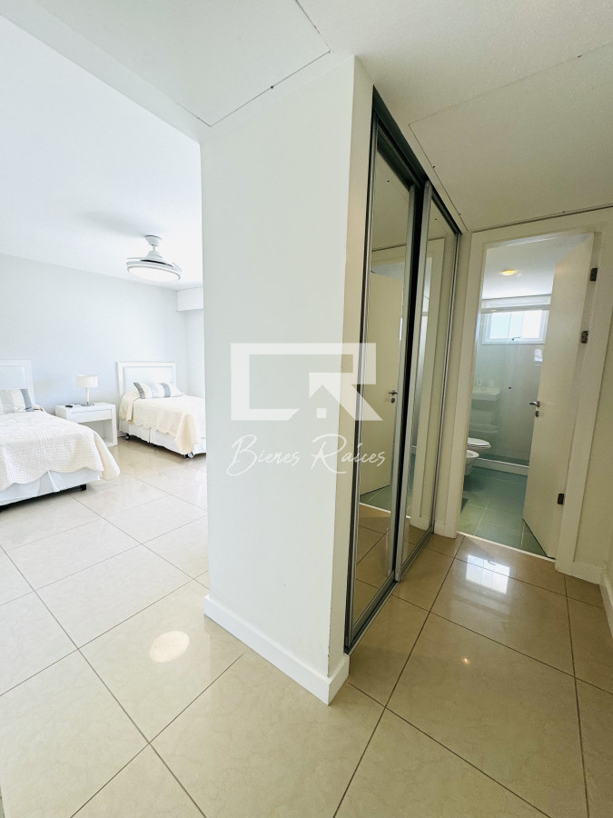Apartamento ID.722 - En venta. Apartamento en Torre Aquarela. 2 Dormitorios y dep. de servicio. 