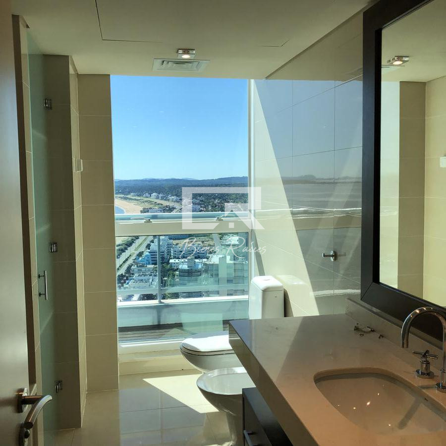Apartamento ID.743 - Venta y alquiler anual exclusivo Pent House Aquarela  3 dormitorios y dep. 