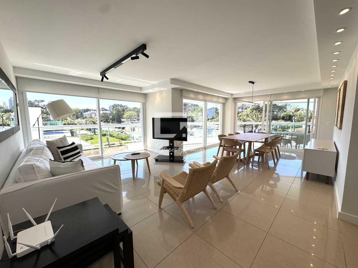 Apartamento ID.722 - En venta. Apartamento en Torre Aquarela. 2 Dormitorios y dep. de servicio. 