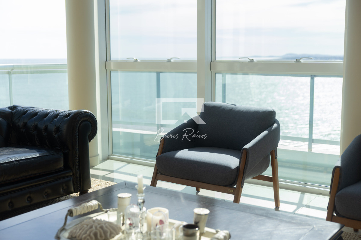 Apartamento ID.739 - Aquarela duplex  4 dormitorios en venta. Playa Mansa. Punta del Este