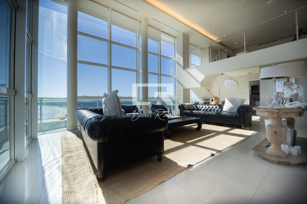 Apartamento ID.739 - Aquarela duplex  4 dormitorios en venta. Playa Mansa. Punta del Este