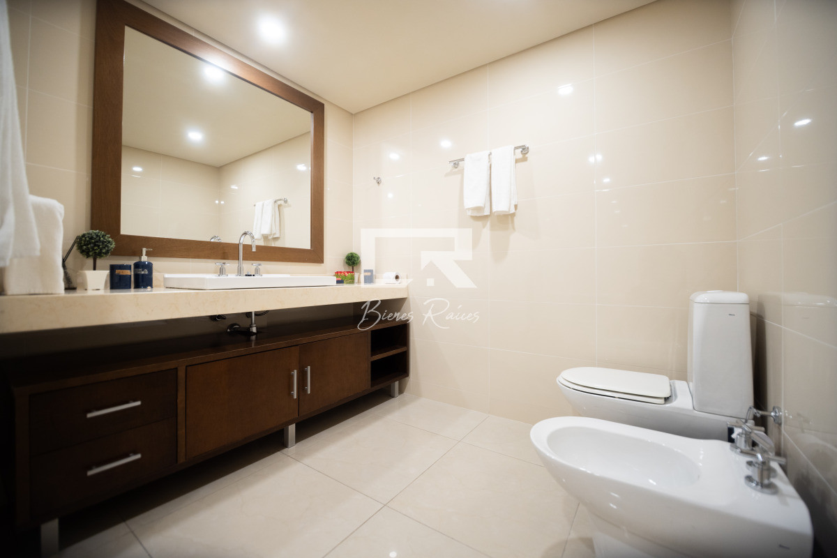 Apartamento ID.739 - Aquarela duplex  4 dormitorios en venta. Playa Mansa. Punta del Este