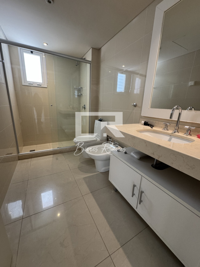 Apartamento ID.739 - Aquarela duplex  4 dormitorios en venta. Playa Mansa. Punta del Este