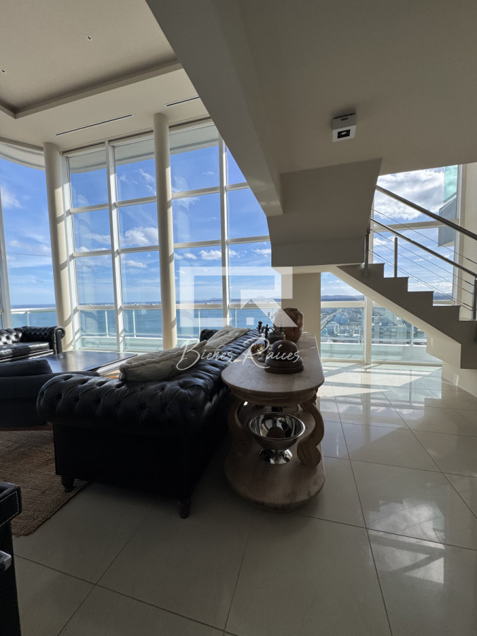 Apartamento ID.739 - Aquarela duplex  4 dormitorios en venta. Playa Mansa. Punta del Este