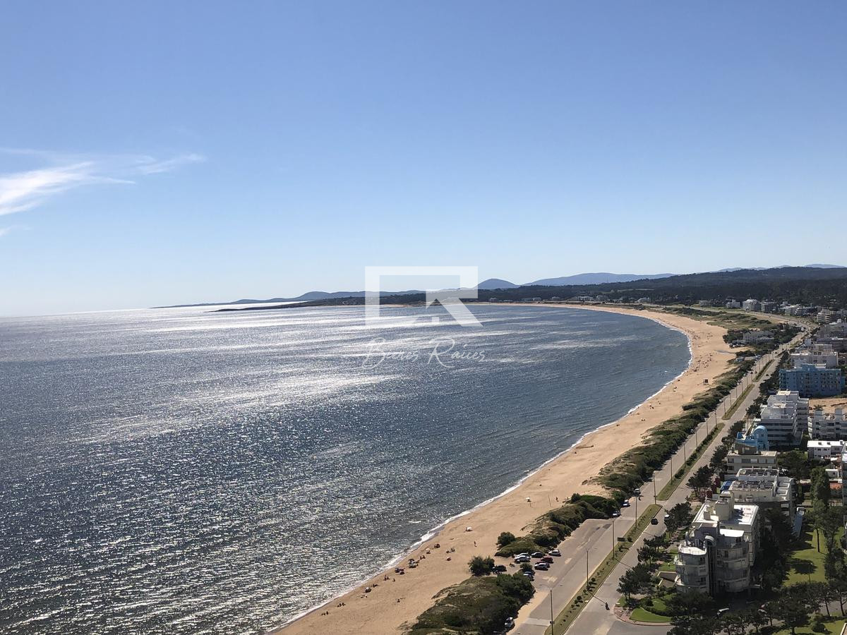 Apartamento ID.743 - Venta y alquiler anual exclusivo Pent House Aquarela  3 dormitorios y dep. 