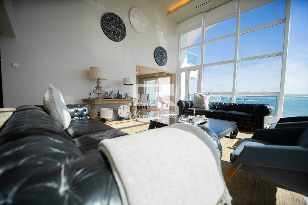 Apartamento ID.739 - Aquarela duplex  4 dormitorios en venta. Playa Mansa. Punta del Este