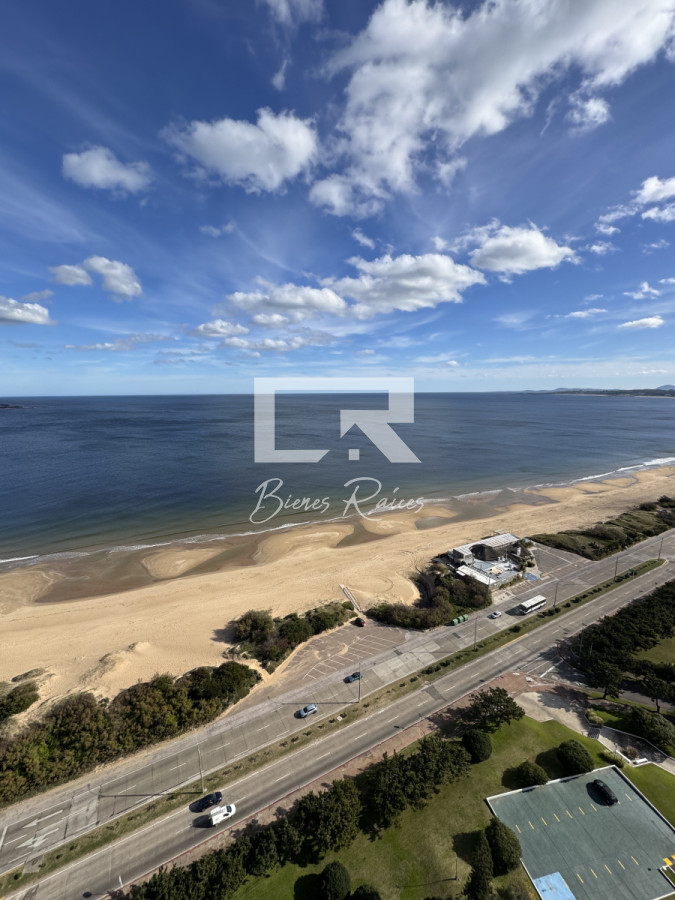 Apartamento ID.739 - Aquarela duplex  4 dormitorios en venta. Playa Mansa. Punta del Este