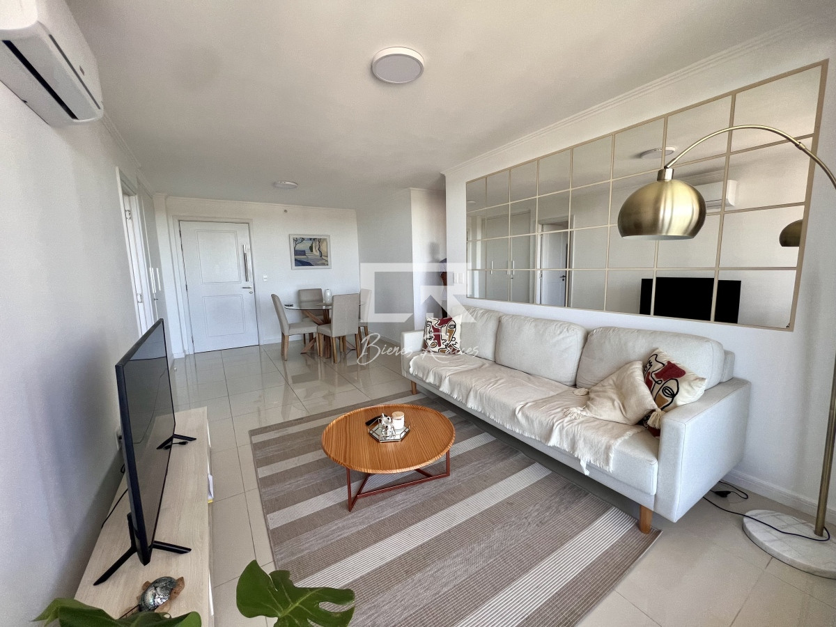 Apartamento ID.813 - Apartamento de 2 dormitorios con servicio de playa. Place Lafayette Playa mansa Punta del Este.