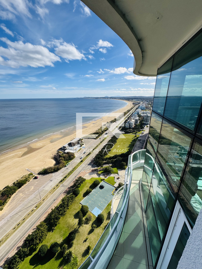 Apartamento ID.739 - Aquarela duplex  4 dormitorios en venta. Playa Mansa. Punta del Este
