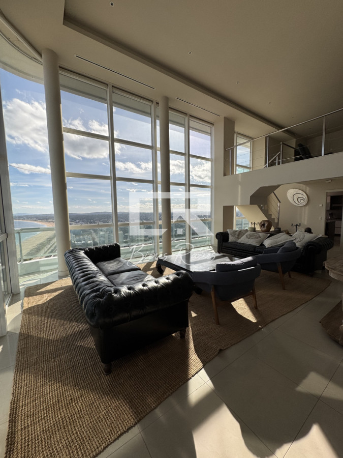 Apartamento ID.739 - Aquarela duplex  4 dormitorios en venta. Playa Mansa. Punta del Este