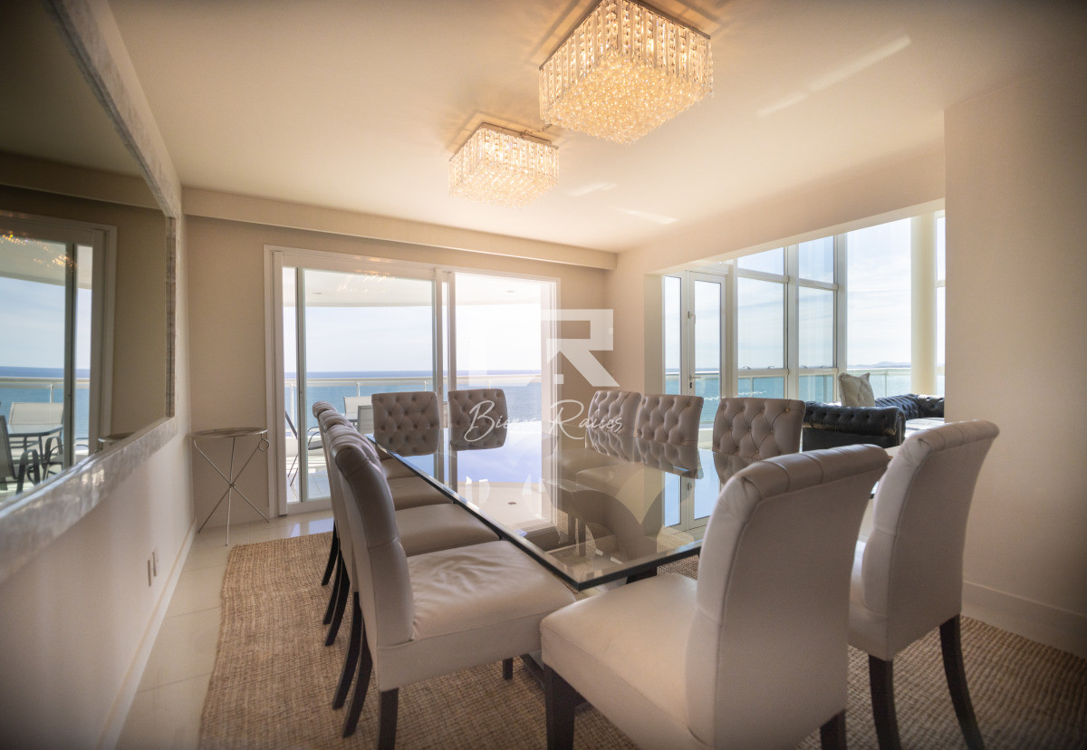 Apartamento ID.739 - Aquarela duplex  4 dormitorios en venta. Playa Mansa. Punta del Este