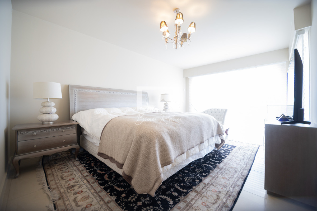 Apartamento ID.739 - Aquarela duplex  4 dormitorios en venta. Playa Mansa. Punta del Este