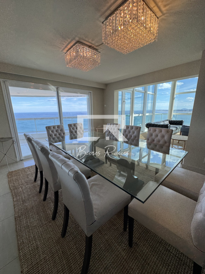 Apartamento ID.739 - Aquarela duplex  4 dormitorios en venta. Playa Mansa. Punta del Este