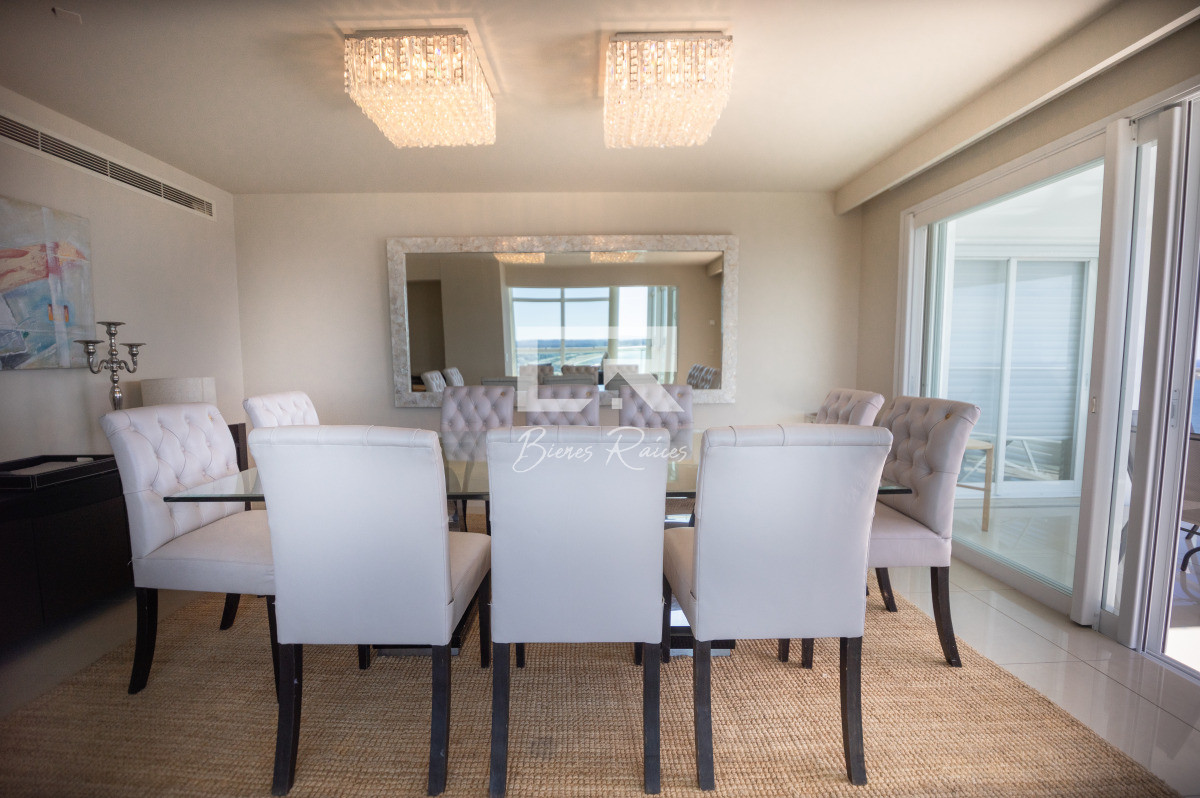 Apartamento ID.739 - Aquarela duplex  4 dormitorios en venta. Playa Mansa. Punta del Este