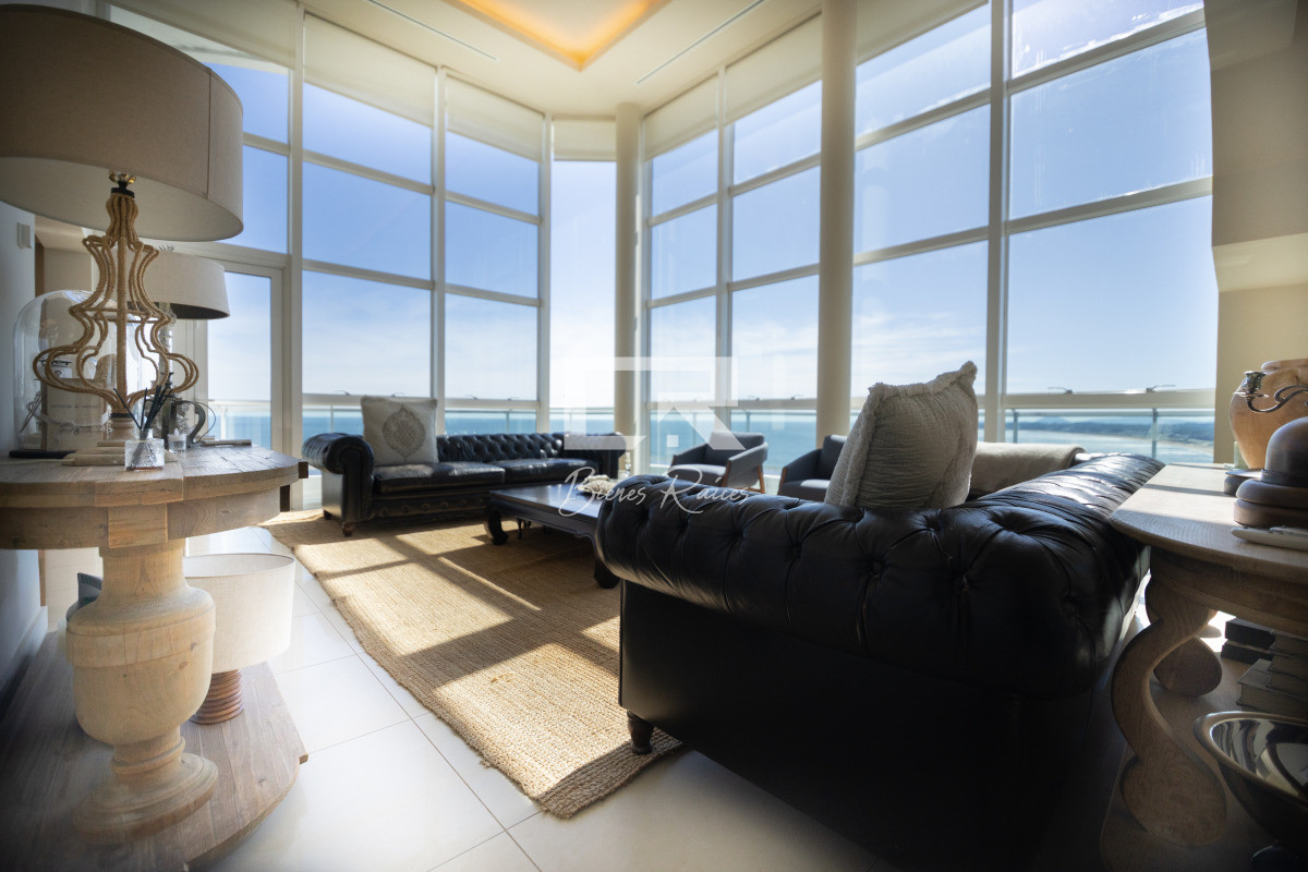 Apartamento ID.739 - Aquarela duplex  4 dormitorios en venta. Playa Mansa. Punta del Este