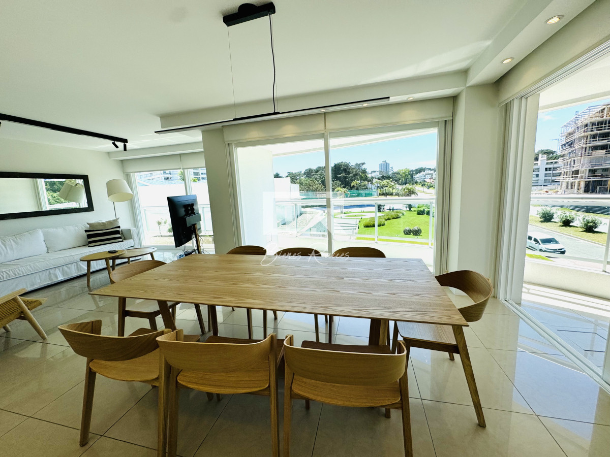 Apartamento ID.722 - En venta. Apartamento en Torre Aquarela. 2 Dormitorios y dep. de servicio. 