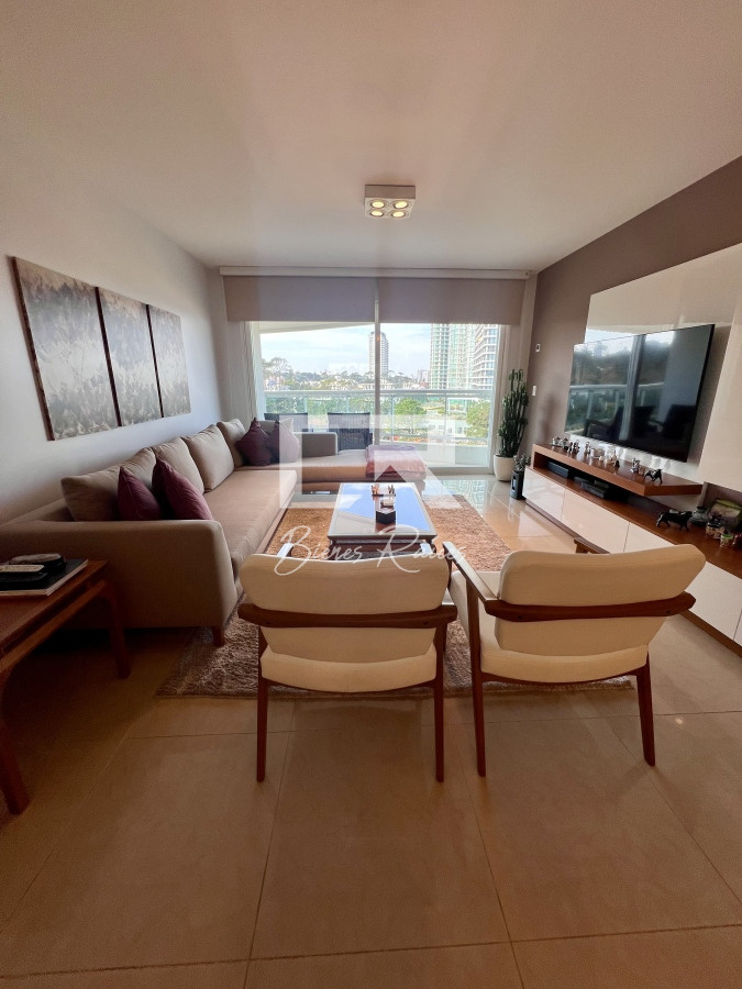 Apartamento ID.937 - Alquiler de verano Dos dormitorios y dep. de servicio. 