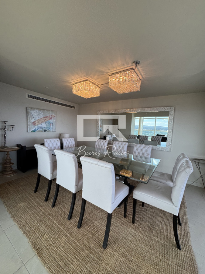 Apartamento ID.739 - Aquarela duplex  4 dormitorios en venta. Playa Mansa. Punta del Este