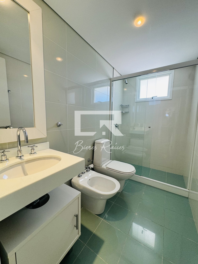 Apartamento ID.722 - En venta. Apartamento en Torre Aquarela. 2 Dormitorios y dep. de servicio. 