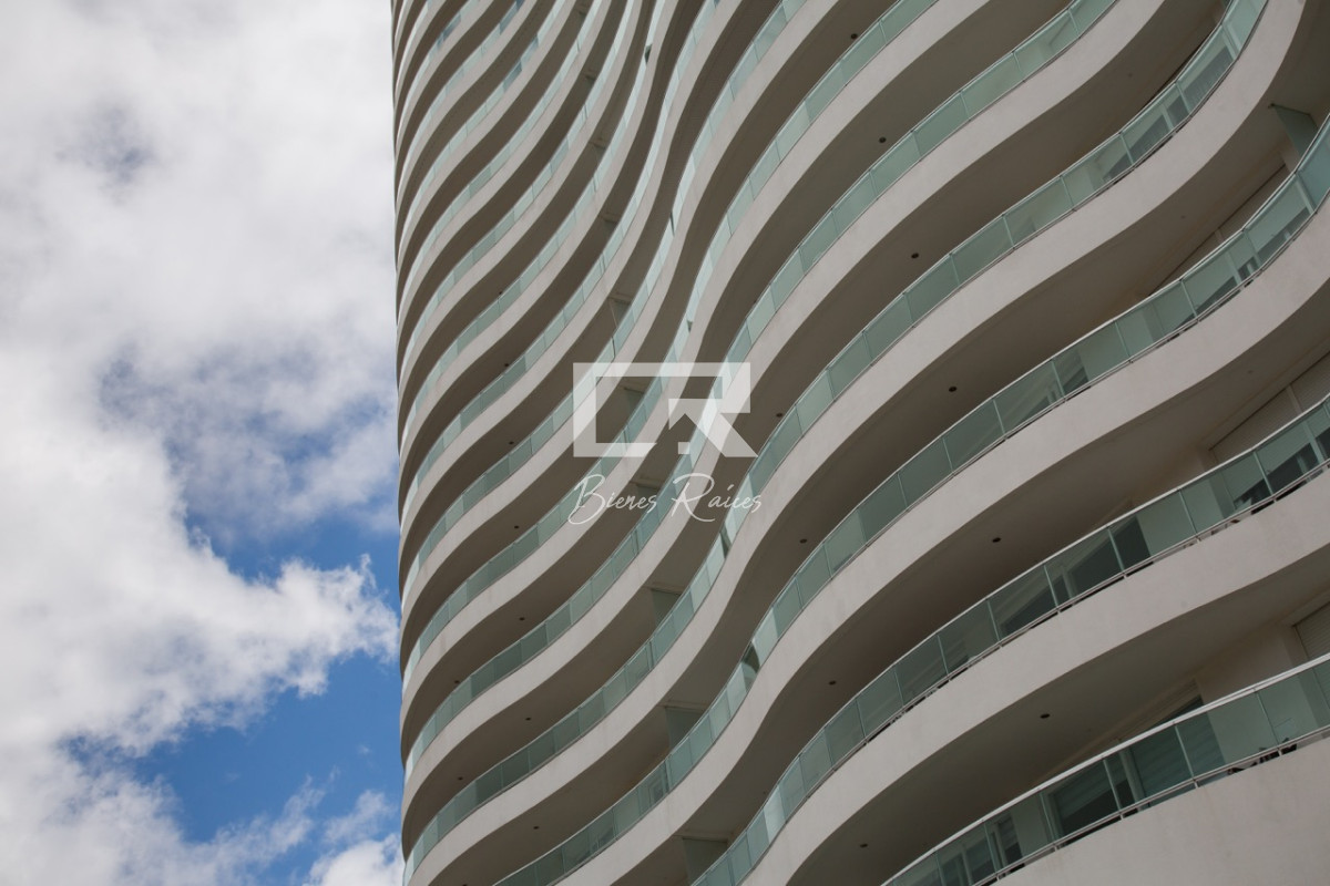 Apartamento ID.936 - Aquarela Alquiler  de 2 dormitorios  y servicio. frente a Playa Mansa