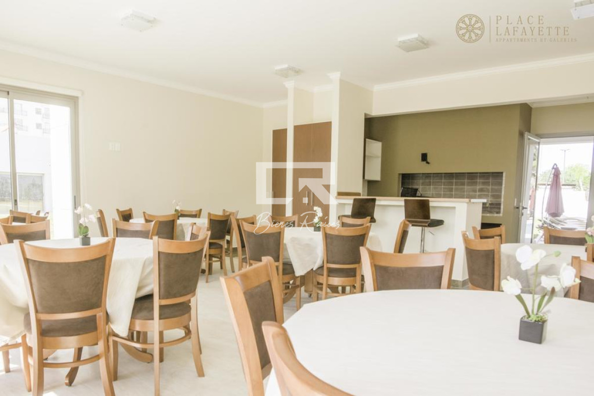 Apartamento ID.813 - Apartamento de 2 dormitorios con servicio de playa. Place Lafayette Playa mansa Punta del Este.