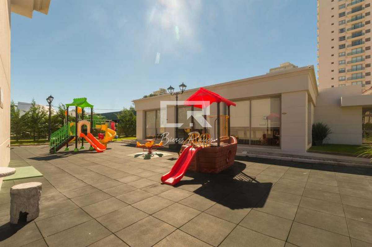 Apartamento ID.813 - Apartamento de 2 dormitorios con servicio de playa. Place Lafayette Playa mansa Punta del Este.