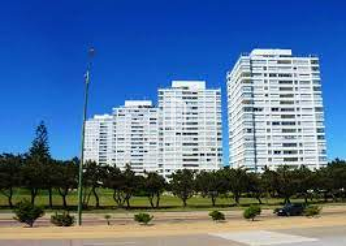 Apartamento ID.1610 - Apartamento 3 dormitorios en alquiler. Punta del este.