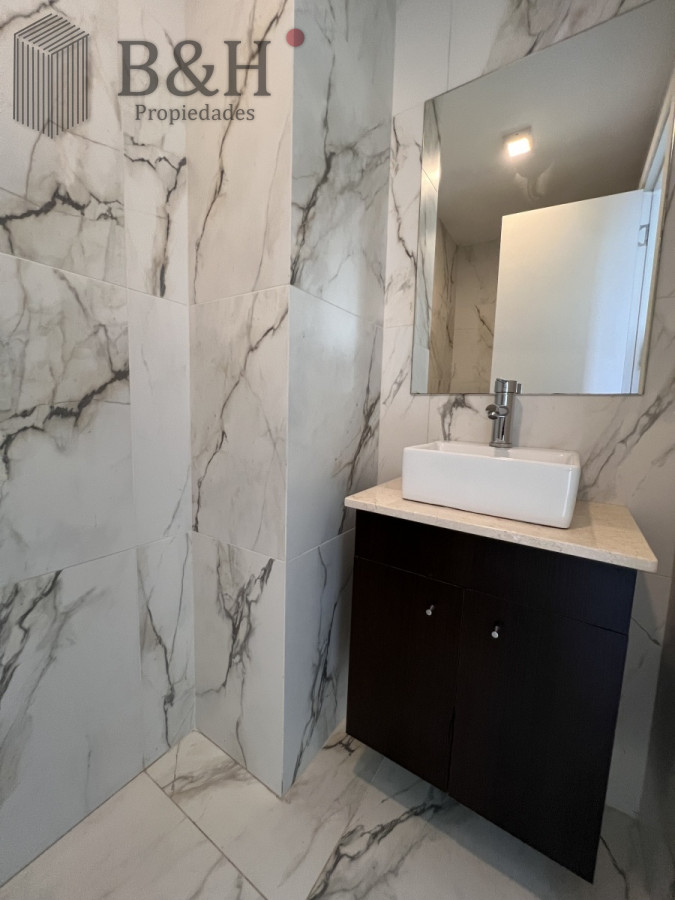 Apartamento ID.1750 - Hermoso apartamento en , venta y alquiler temporal  4 dormitorios. Playa mansa. 