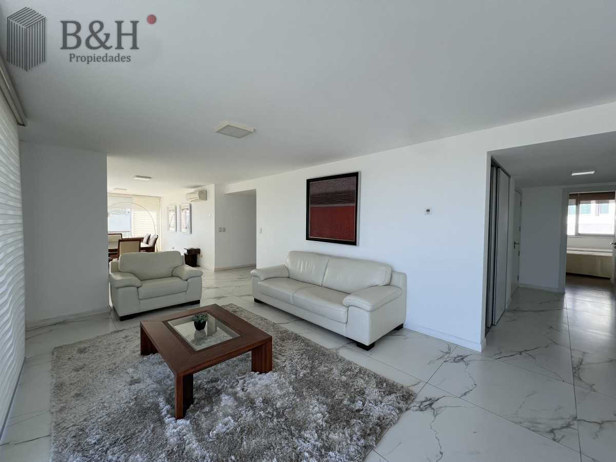 Apartamento ID.1750 - Hermoso apartamento en , venta y alquiler temporal  4 dormitorios. Playa mansa. 