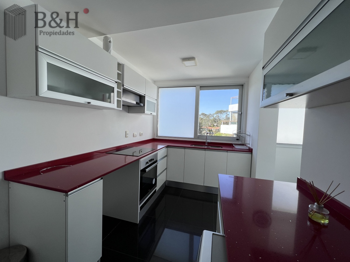 Apartamento ID.1750 - Hermoso apartamento en , venta y alquiler temporal  4 dormitorios. Playa mansa. 