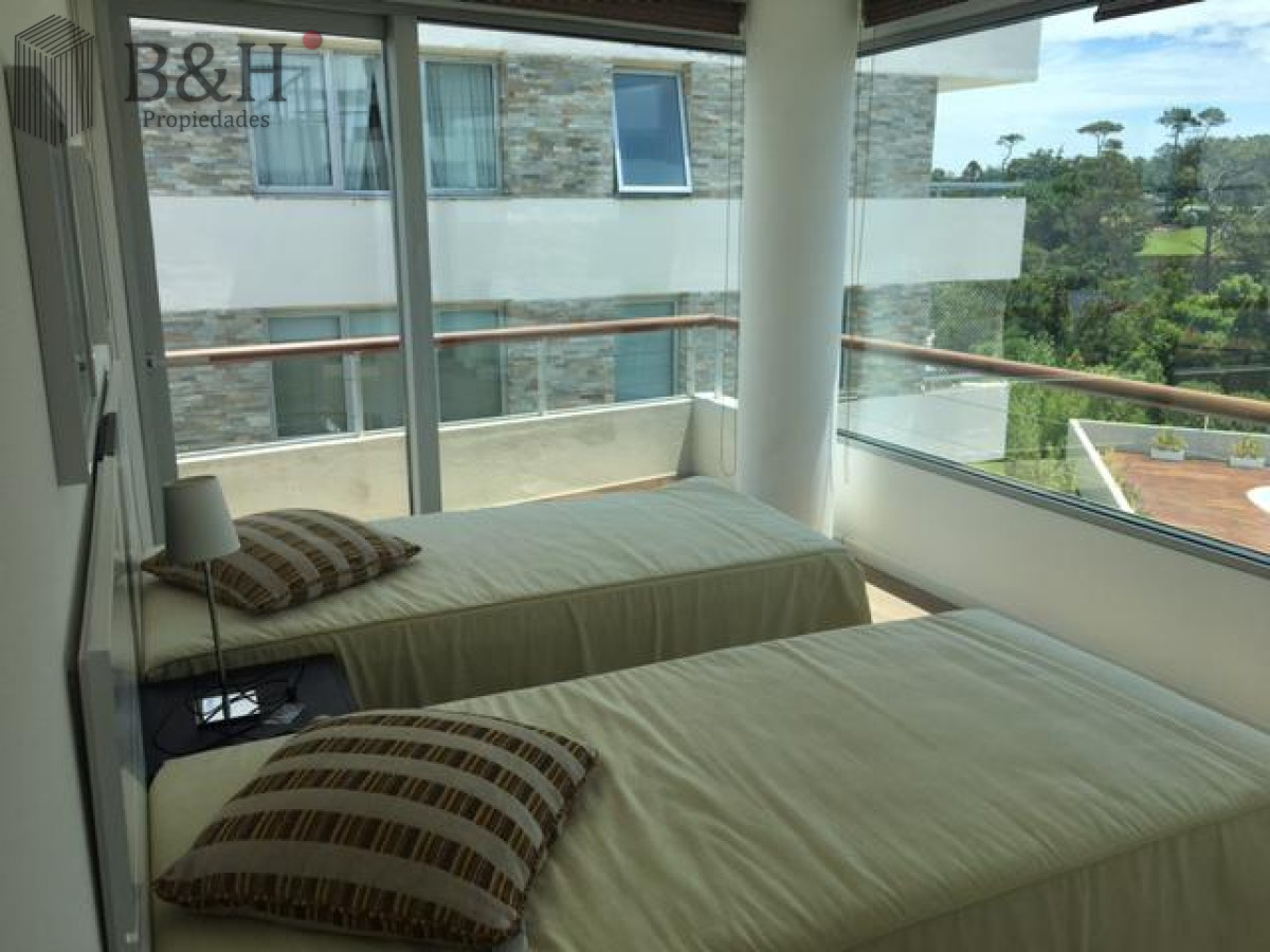 Apartamento ID.1750 - Hermoso apartamento en , venta y alquiler temporal  4 dormitorios. Playa mansa. 