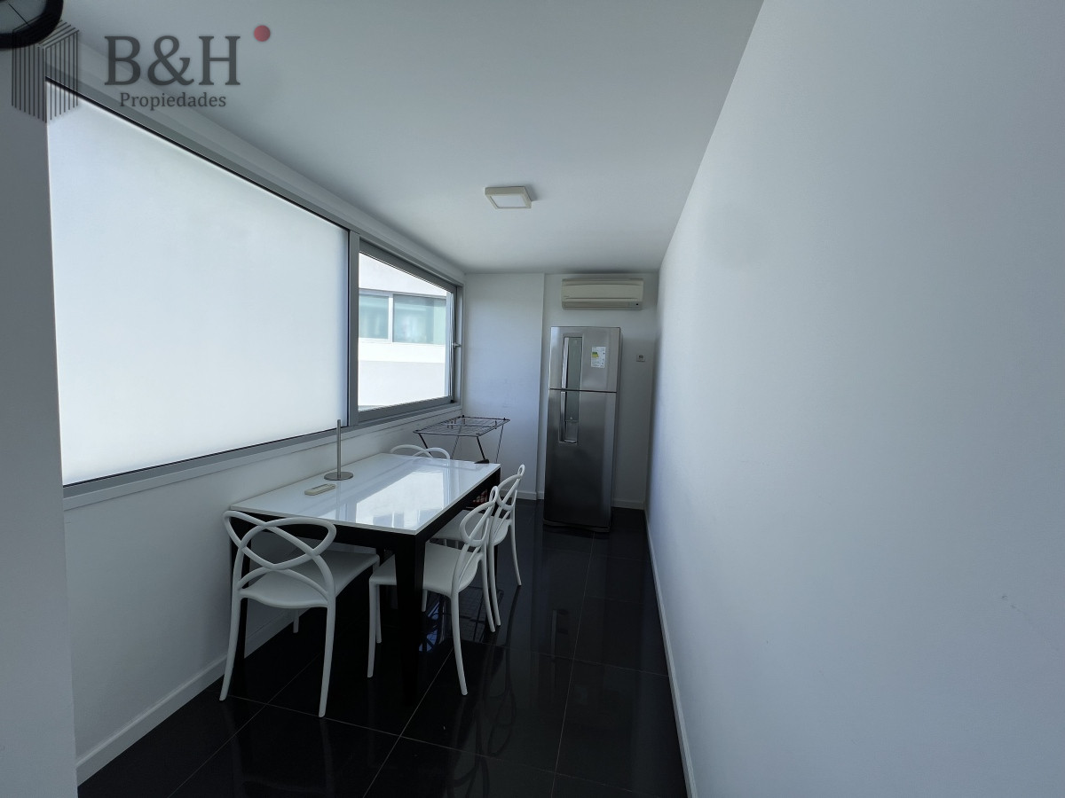 Apartamento ID.1750 - Hermoso apartamento en , venta y alquiler temporal  4 dormitorios. Playa mansa. 