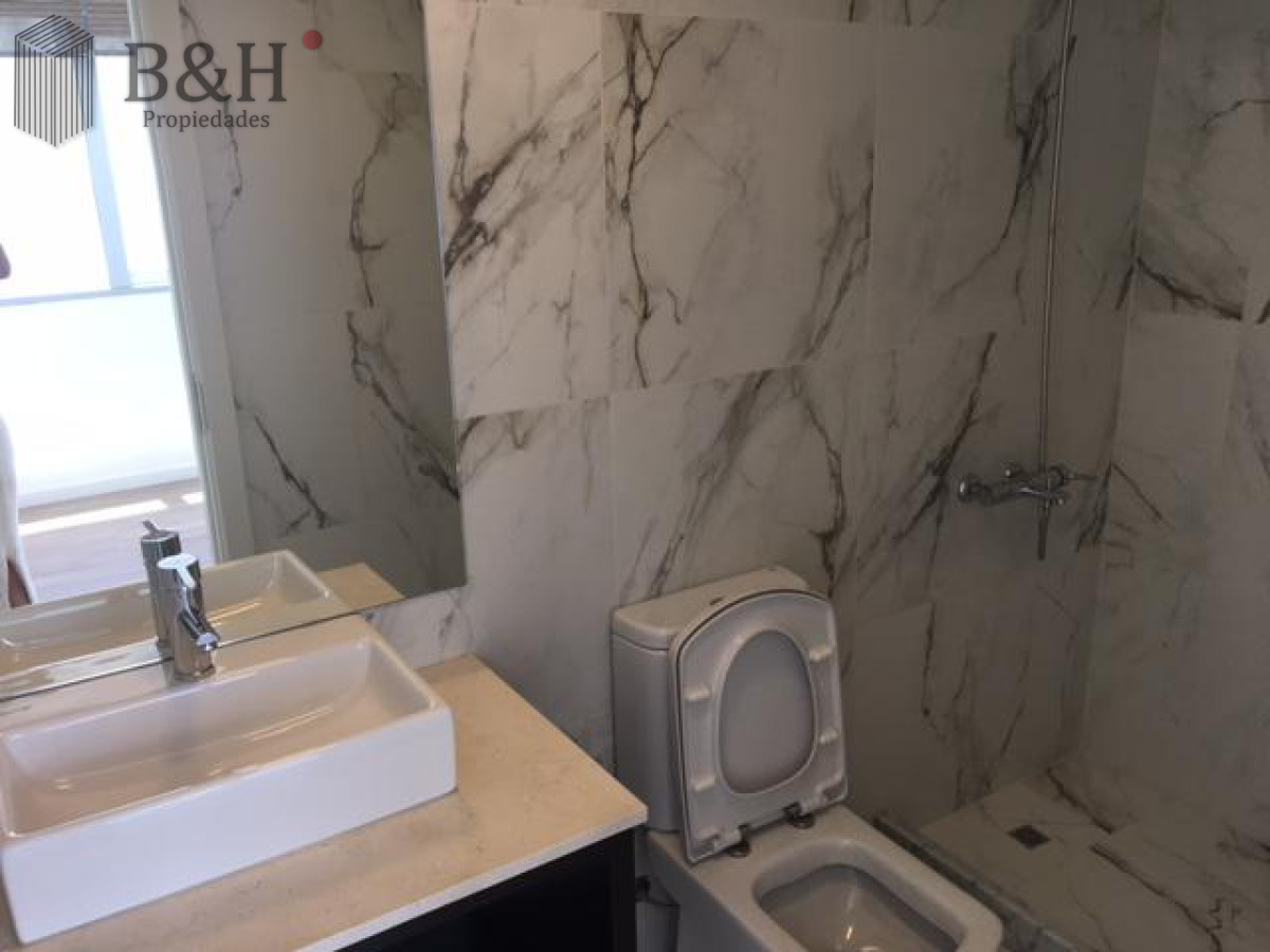 Apartamento ID.1750 - Hermoso apartamento en , venta y alquiler temporal  4 dormitorios. Playa mansa. 