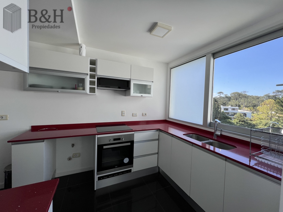 Apartamento ID.1750 - Hermoso apartamento en , venta y alquiler temporal  4 dormitorios. Playa mansa. 