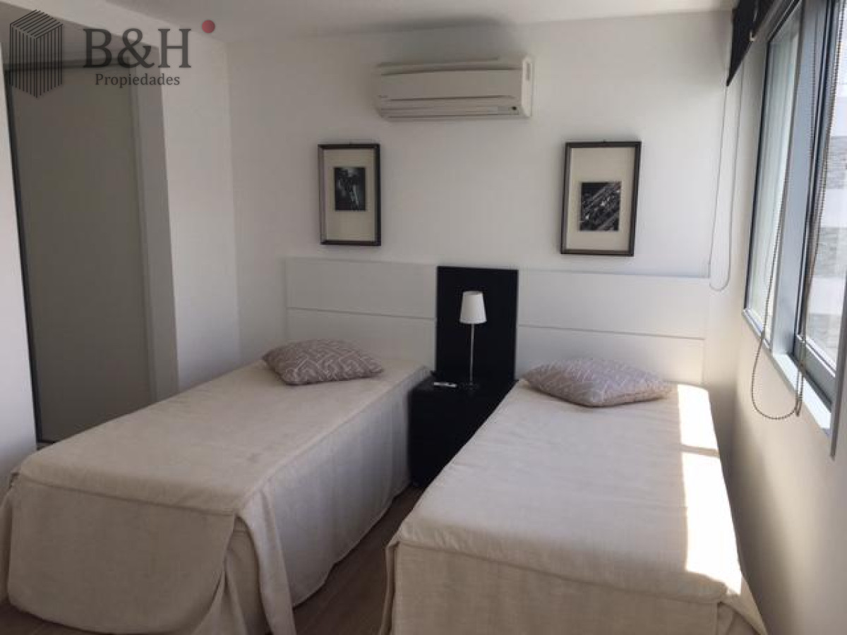 Apartamento ID.1750 - Hermoso apartamento en , venta y alquiler temporal  4 dormitorios. Playa mansa. 