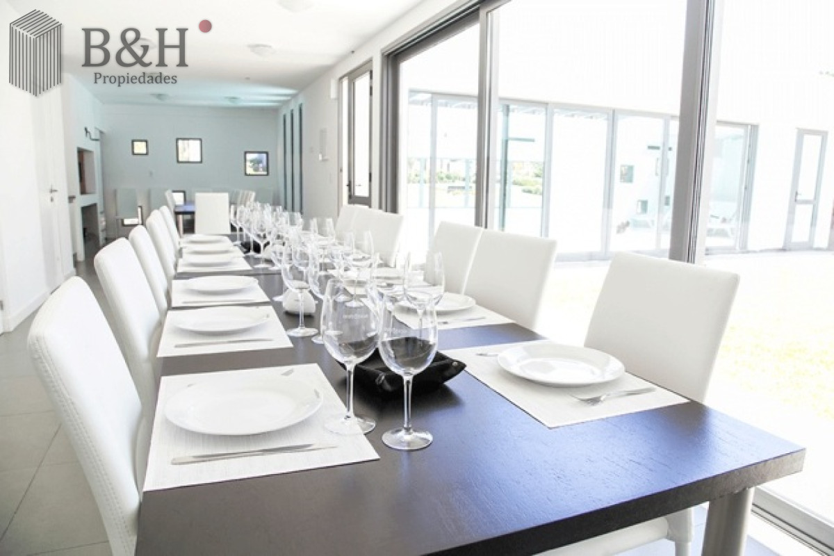Apartamento ID.7132 - Apartamento en venta 2 dormitorios Playa Brava. Chronos. Punta del Este