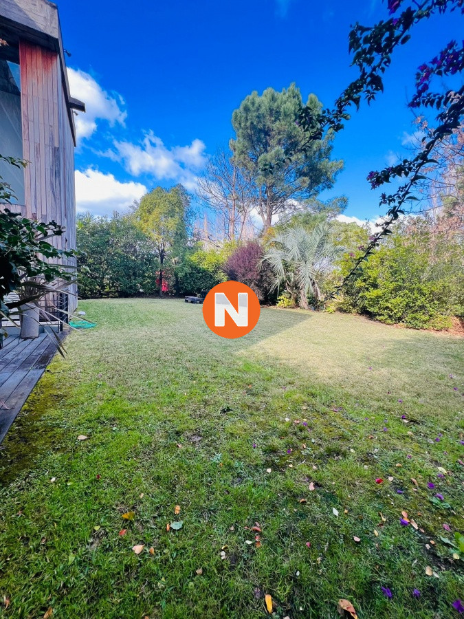 Casa Ref.221128 - Casa moderna en venta de 4 dormitorios en suite -Barrio Cerrado La Arbolada- Punta del Este.