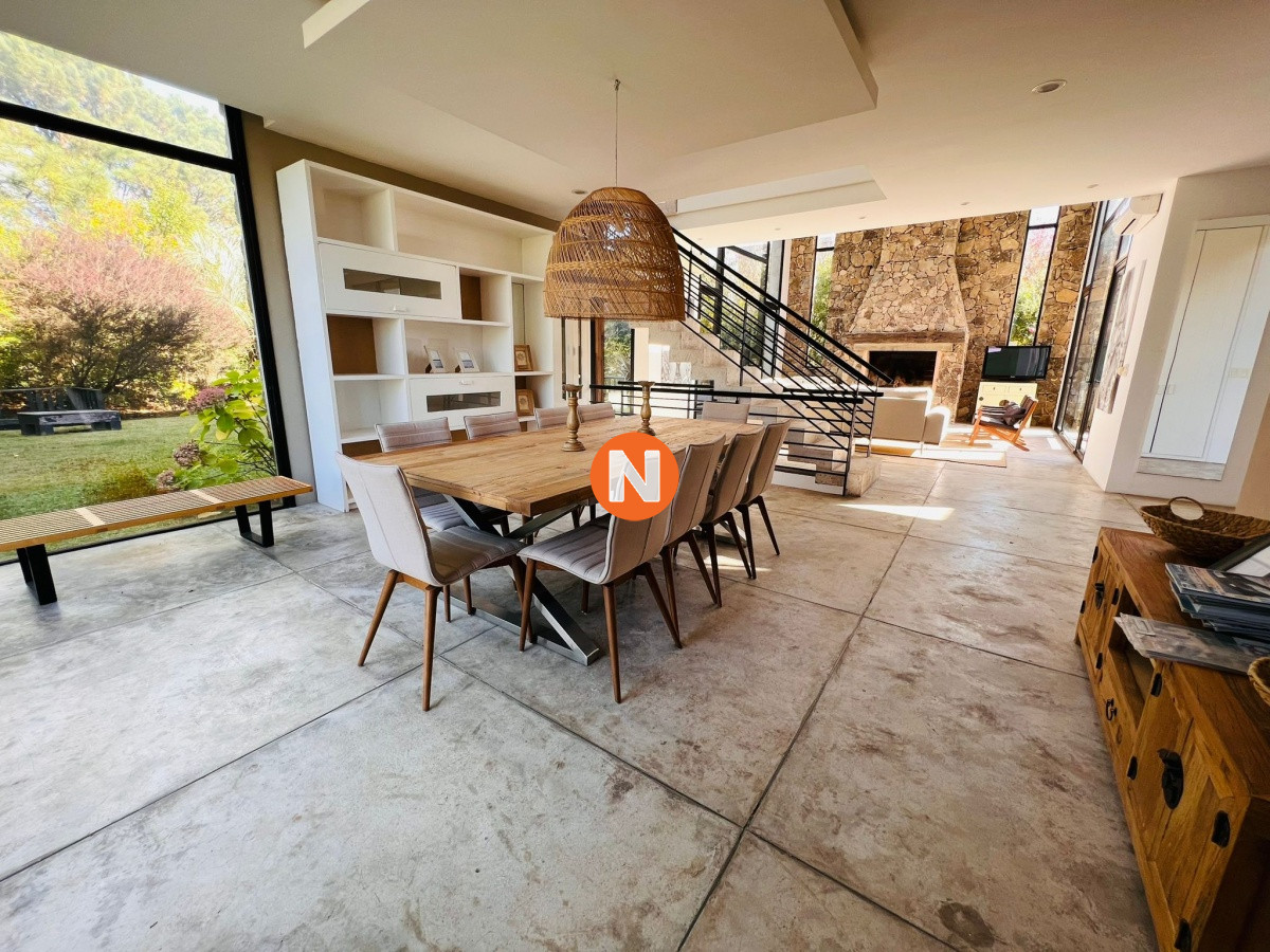 Casa Ref.221128 - Casa moderna en venta de 4 dormitorios en suite -Barrio Cerrado La Arbolada- Punta del Este.