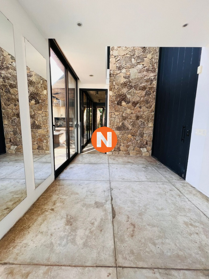Casa Ref.221128 - Casa moderna en venta de 4 dormitorios en suite -Barrio Cerrado La Arbolada- Punta del Este.