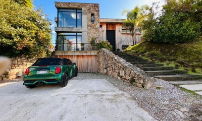 Casa moderna en venta de 4 dormitorios en suite -Barrio Cerrado La Arbolada- Punta del Este.