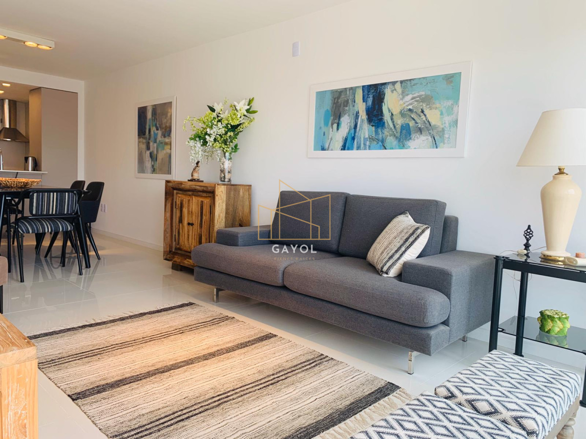 Apartamento ID.939 - Apartamento de 2 dormitorios en alquiler anual .