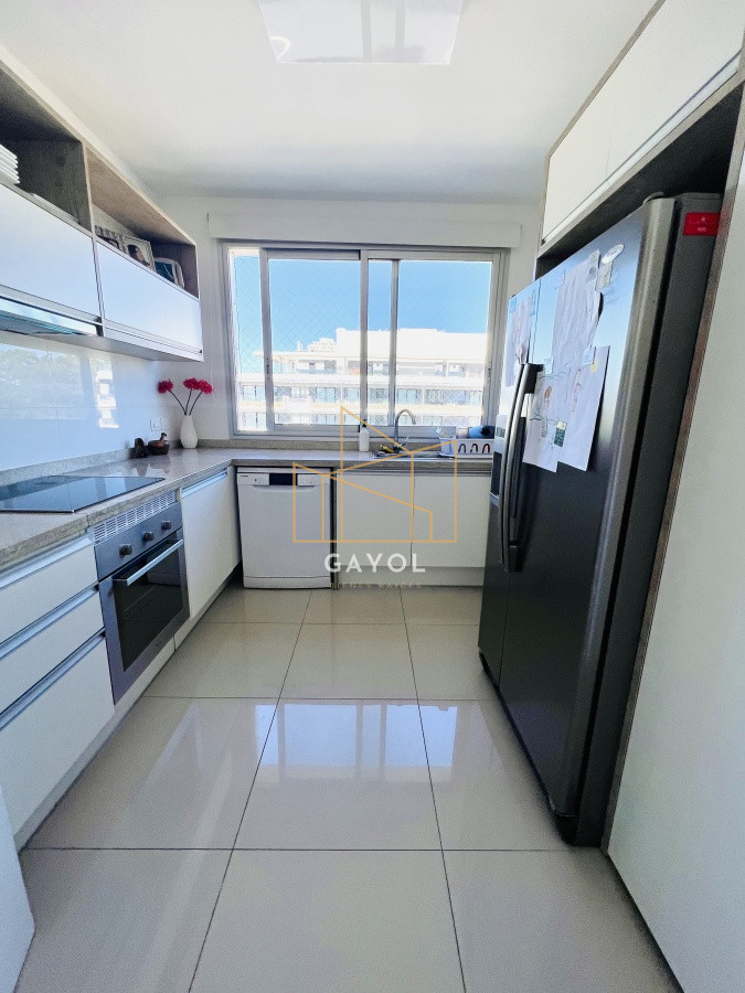Apartamento ID.574 - Emerald apartamento en venta - 3 dormitorios + den- piscina  - Mansa Penthouse Punta del Este