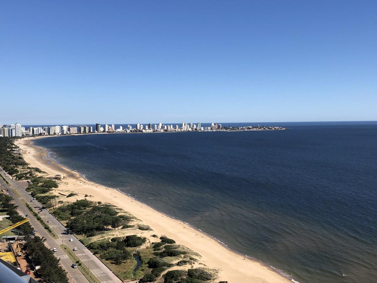 Venta y alquiler anual exclusivo Pent House Aquarela  3 dormitorios y dep. 