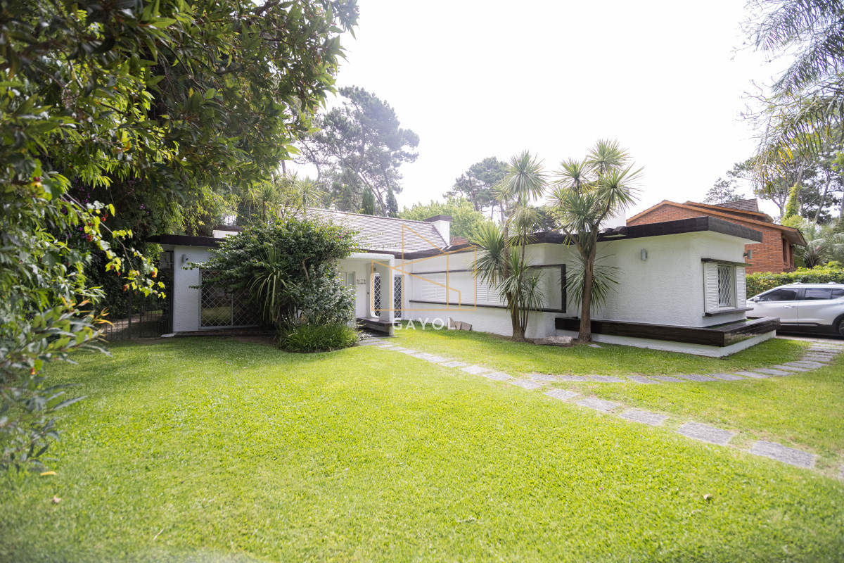 Casa ID.620 - Casa en venta en Punta del Este de 3 dormitorios. 