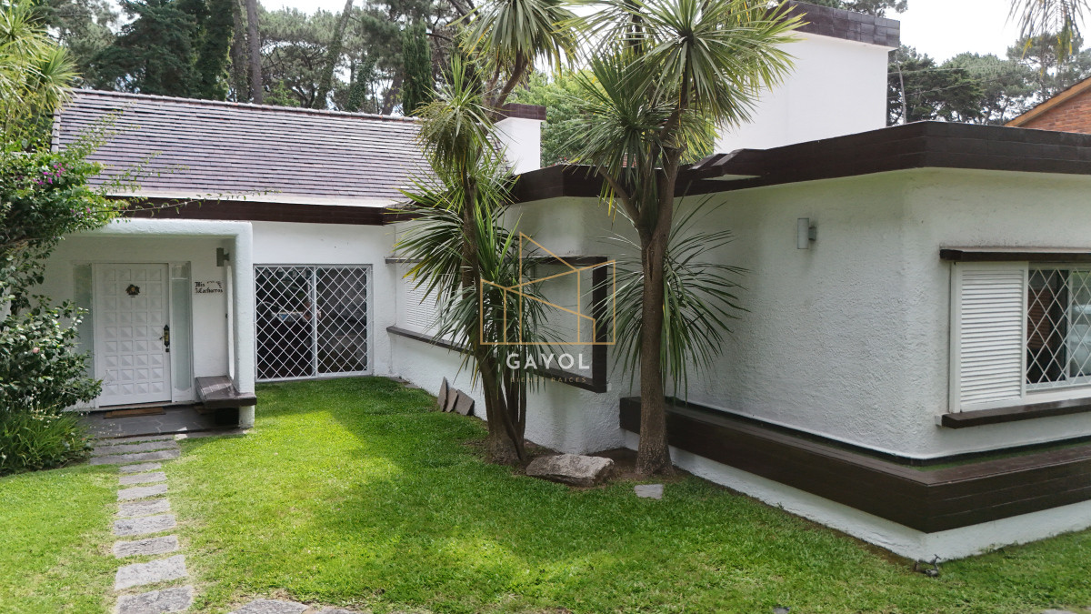 Casa ID.620 - Casa en venta en Punta del Este de 3 dormitorios. 